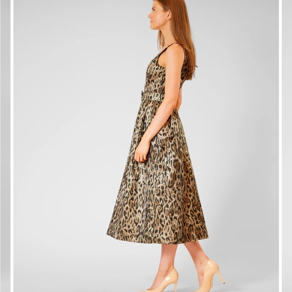Sleeveless GOWN with SCOOP-NECKLINE
Julia Jordan - Picture 3 of 6